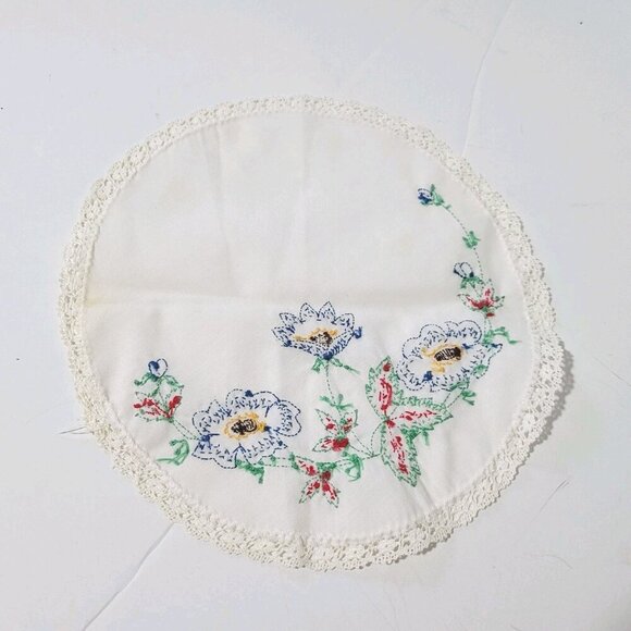 Vintage Handmade Round Embroidered Flower Table Topper Doily Lace Trim 11.5" - Picture 3 of 3